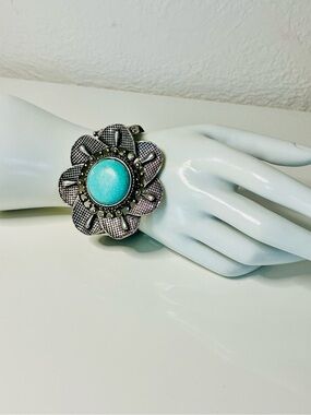 Faux Turquoise Center Floral Silver Bracelet - Women Jewelry Oversized Casual